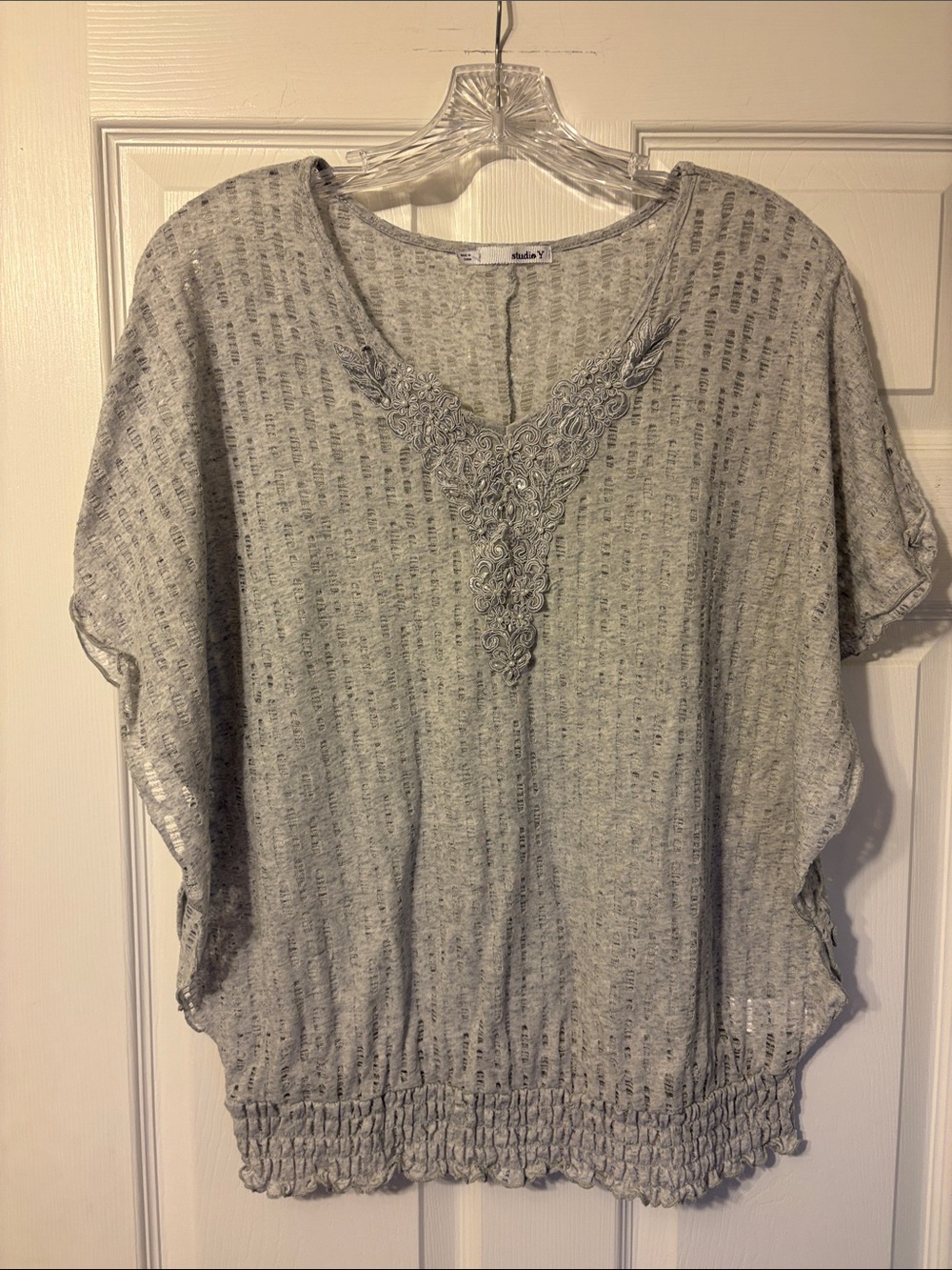 Studio Y women’s Light Gray Embroidered V-Neck Pullover Tunic/bat wing